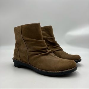 Clarks Avington Swan Leather Ankle Boots